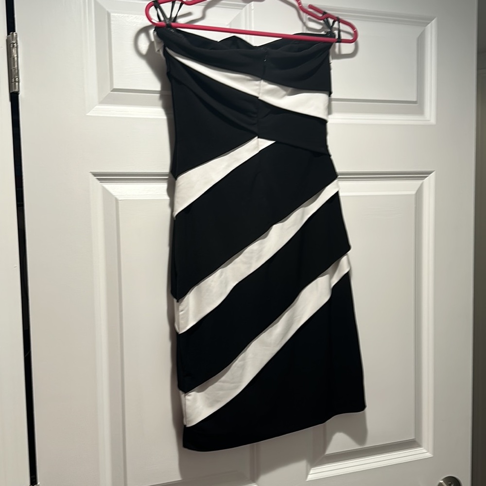 White House Black Market instantly slimming size 2 - Picture 2 of 2